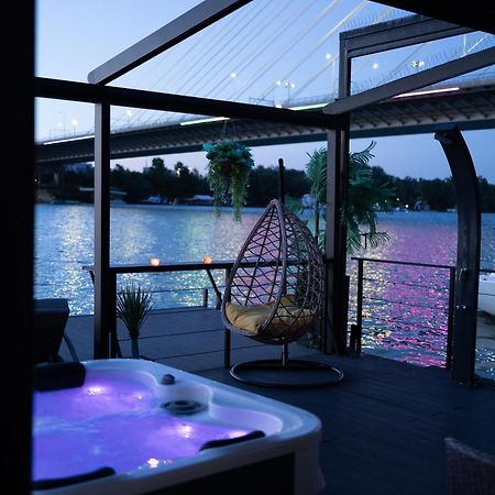 Ada Moment Splav- Kuca Na Reci Beograd- Floating House On Sava River ,Bělehrad Exteriér fotografie