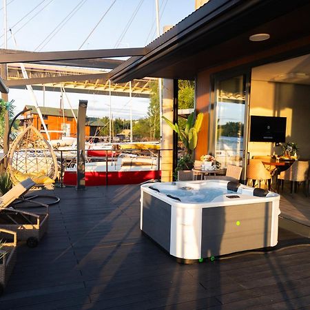 Ada Moment Splav- Kuca Na Reci Beograd- Floating House On Sava River ,Bělehrad Exteriér fotografie