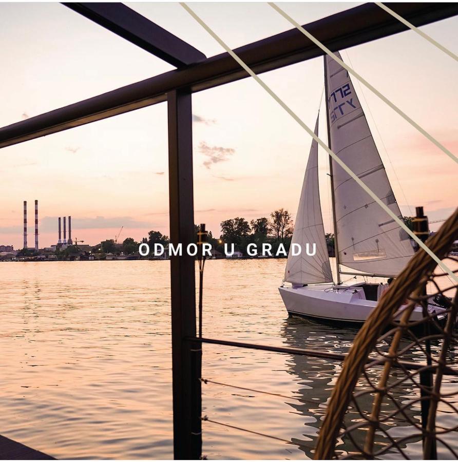 Ada Moment Splav- Kuca Na Reci Beograd- Floating House On Sava River ,Bělehrad Exteriér fotografie