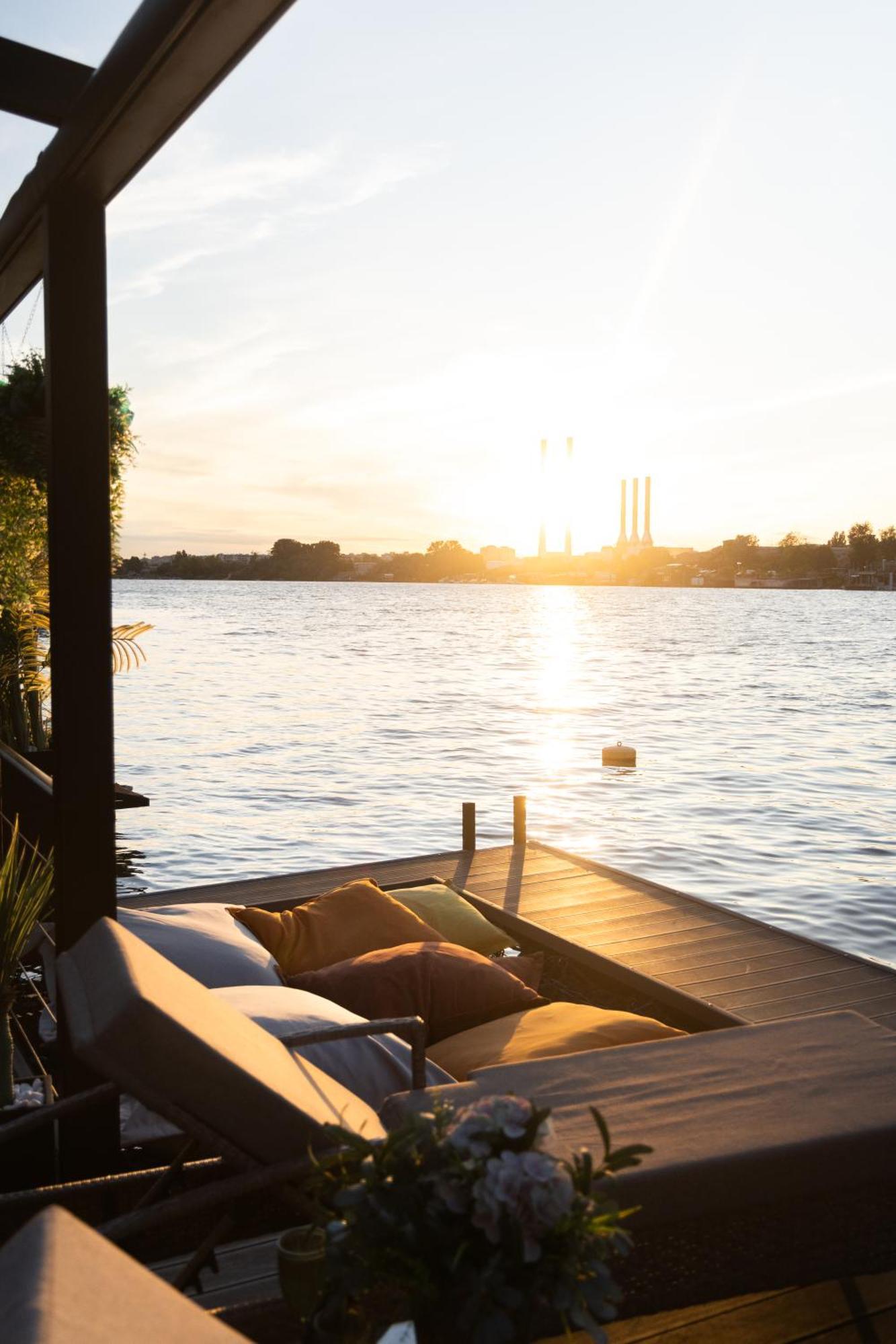 Ada Moment Splav- Kuca Na Reci Beograd- Floating House On Sava River ,Bělehrad Exteriér fotografie